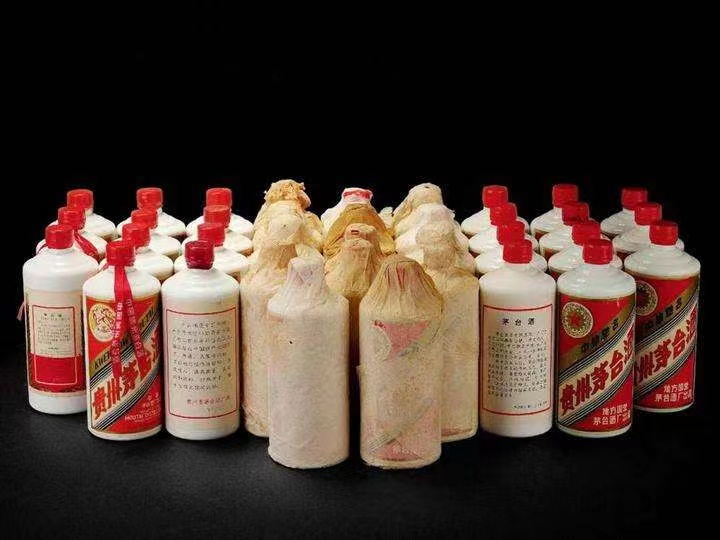 鹿寨日照岚山回收酒价格哪里回收(附近上门回收茅台酒）?